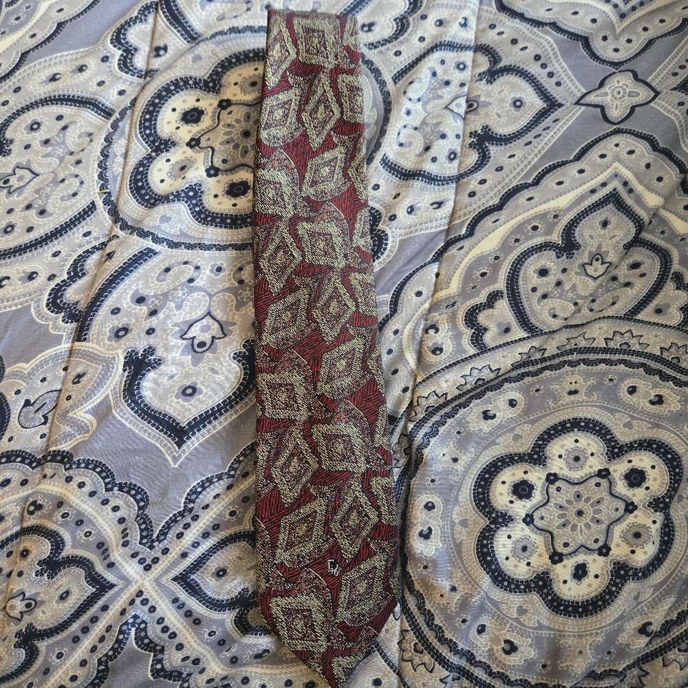 Dior Elegant Red and Gold Patterned Tie